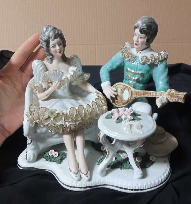 Фигурка фарфоровая , производство Румыния. Отличное состояние