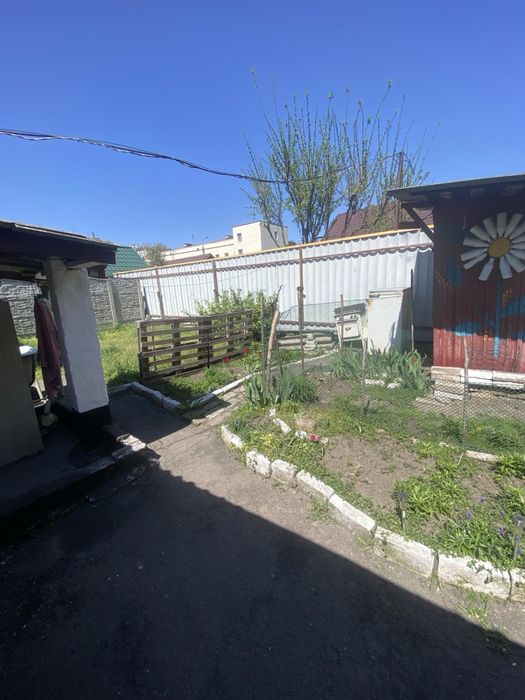 Продаж. 1/2 будинку в тихому центрі ( район Астри)
