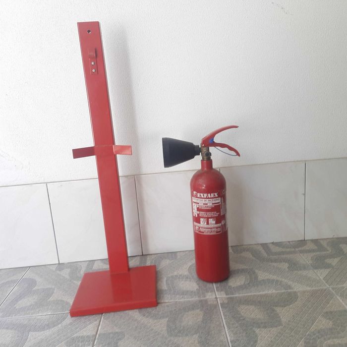 Extintor de dióxido de carbono 2 Kg  + suporte + manta apaga-fogos