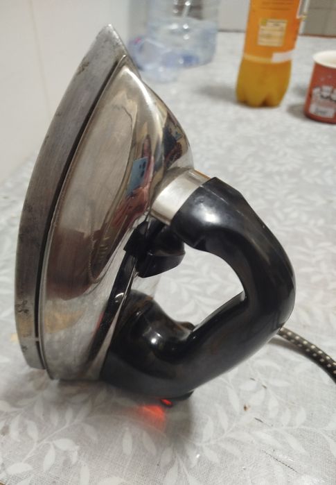 Ferro de engomar antigo vintage