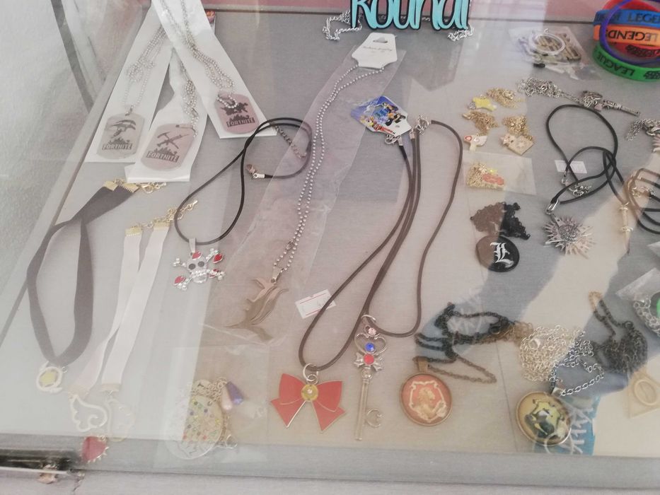 Colar series, filmes e anime