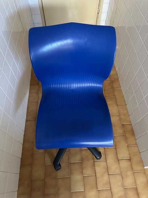 Cadeira com rodas de secretária