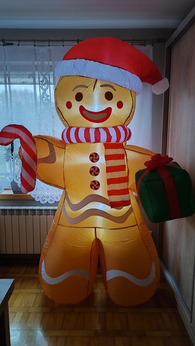 Prezent dla dziecka pompowany piernik ludzik 240 cm LED 230v