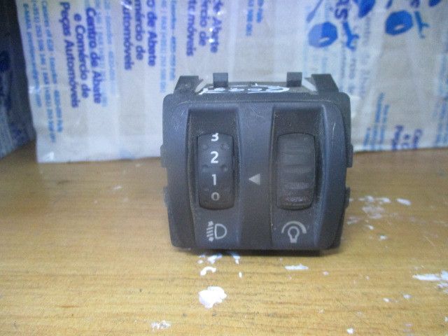 Botão / interruptor de luzes RENAULT Megane I Classic (LA0/1_)