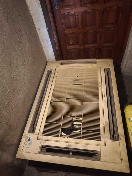 Klimatyzator kasetonowy Haier z jed. zewnętrzną, wydajność na 100 m2