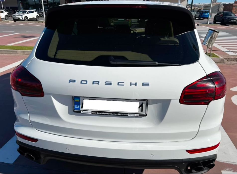 Продам  Porsche CAYENNE  2016 год