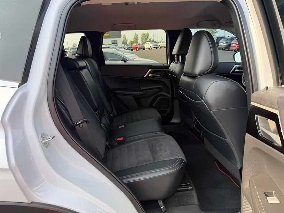 Mitsubishi Outlander PHEV SEL      2023