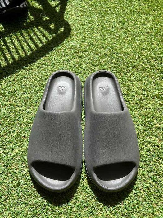 Szary Buty Klapki adidas Yeezy Slide Granite Gdańsk