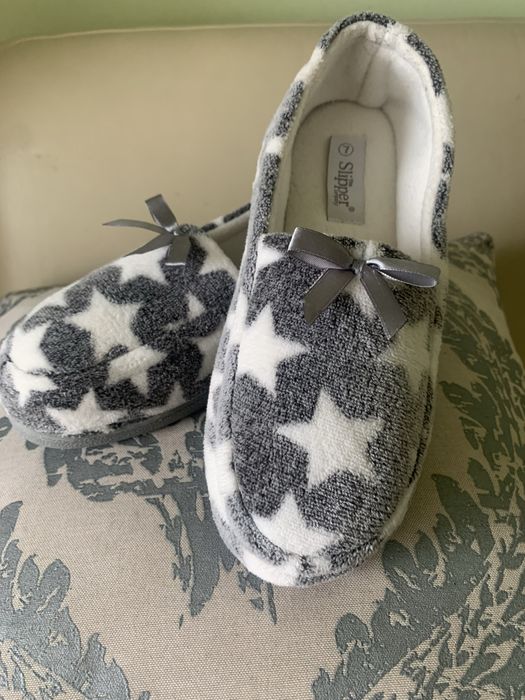 Damskie ciepłe pantofle.