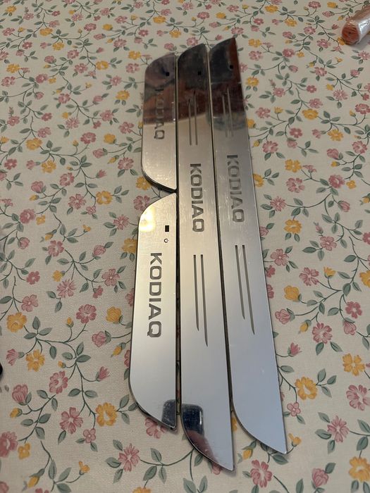 Soleiras LED Škoda Kodiaq (RGB) – Novas, com comando