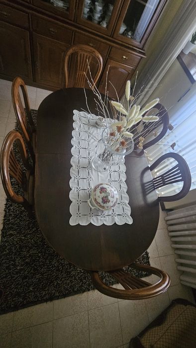 Mesa de jantar com 6 cadeiras