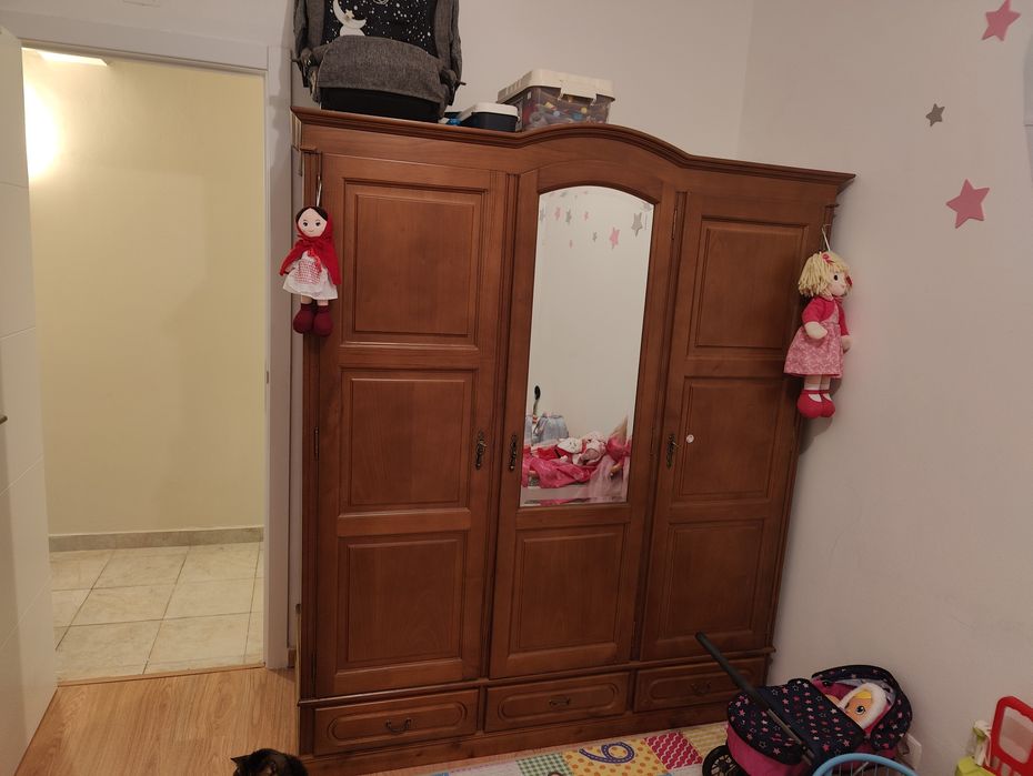 Roupeiro em bom estado