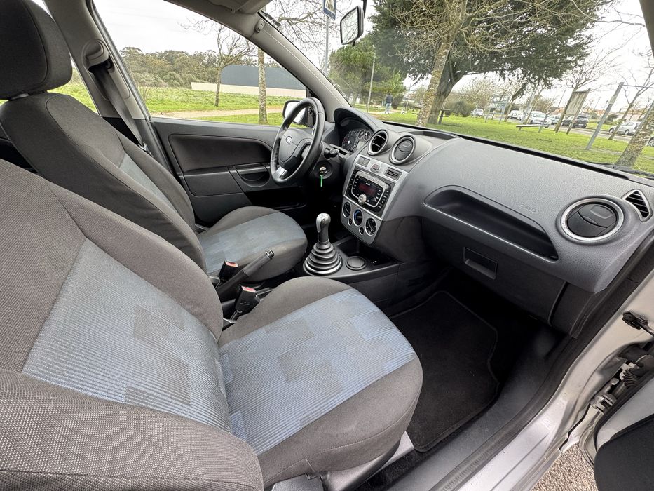 Ford Fiesta 1.25i - 100.000 Km - 18 Meses de Garantia