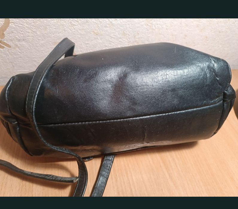 Винтажная чёрная кожаная сумка