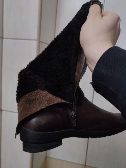 buty obuwie 39  krótkie kozaczki kozaki brązowe kremowe licowane zamsz