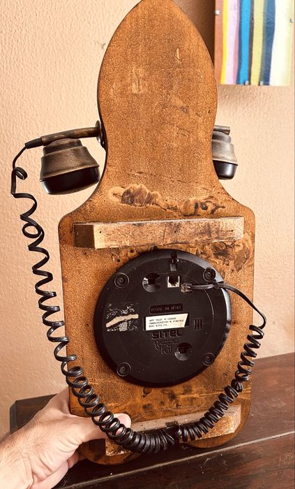 Telefone antigo de parede