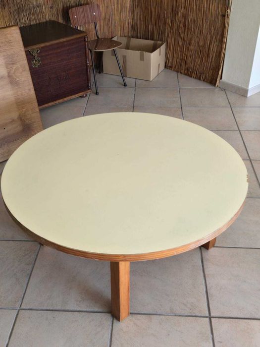 Mesas e cadeiras para criança