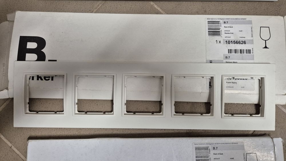 B.7 BERKER ramka 5-krotna biały mat 2 szt.  B.7 4-krotna antracyt  mat