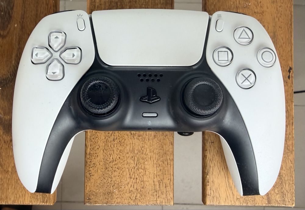 Playstation 5 pro c/comando (novo)