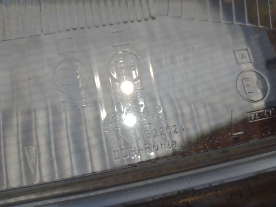 Стекло передней фары Москвич 2140