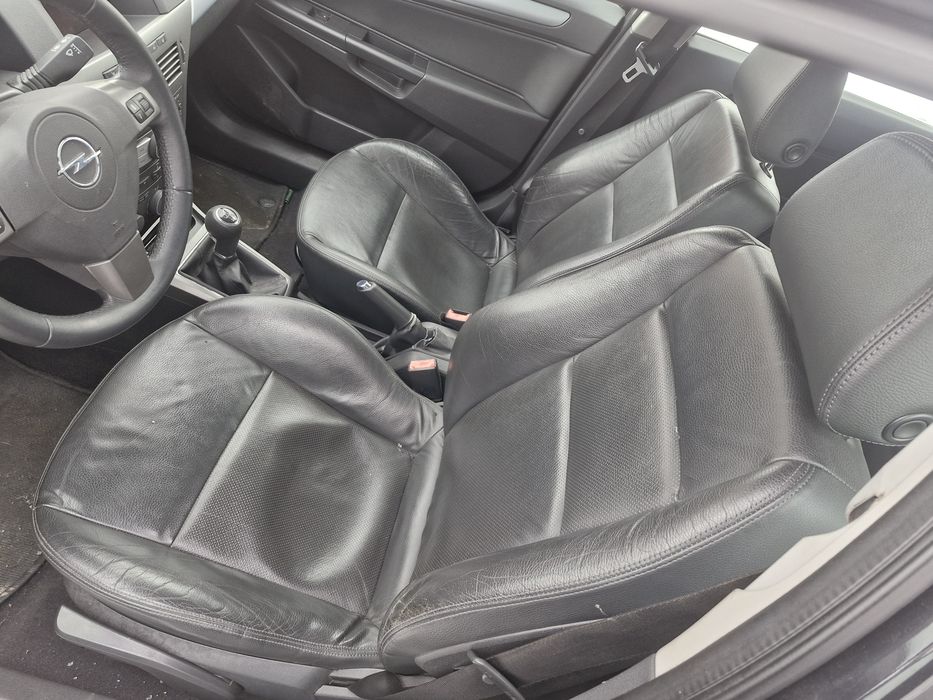 Салон сидіння натуральна шкіра  Opel Astra H 2004-11 універсал Recaro