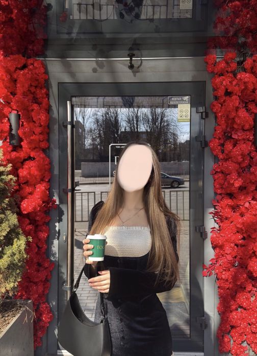 Модна чорна сукня з білими рюшами, стильна, розмір XS-S