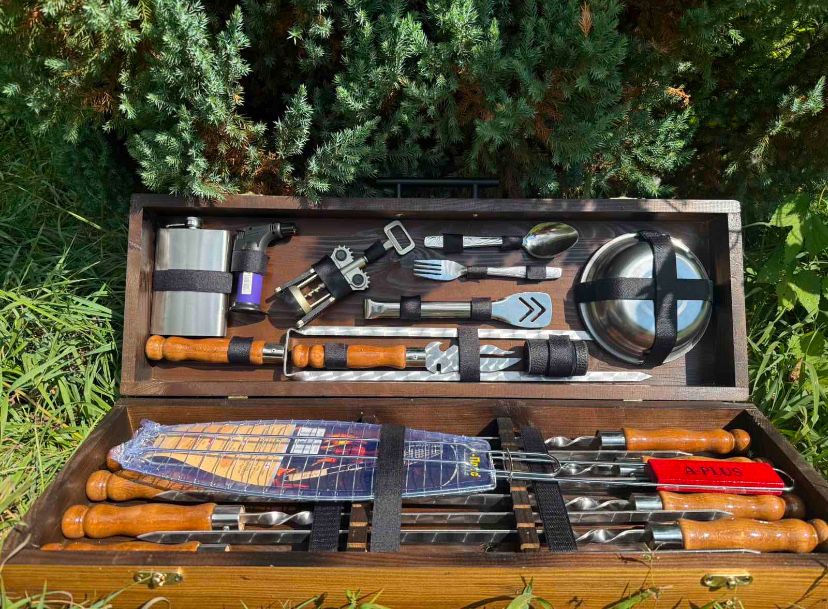 Шампура для шашлику в дерев'яному кейсі на подарунок чоловікові