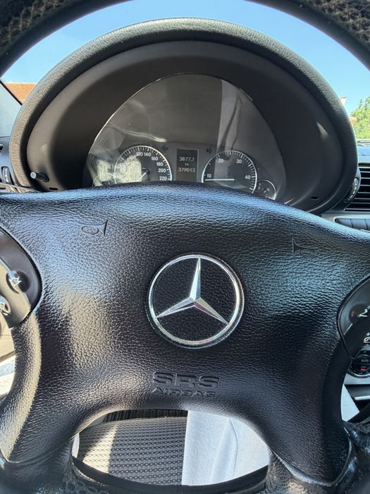 Mercedes C 220 Avantgarde Impecável!