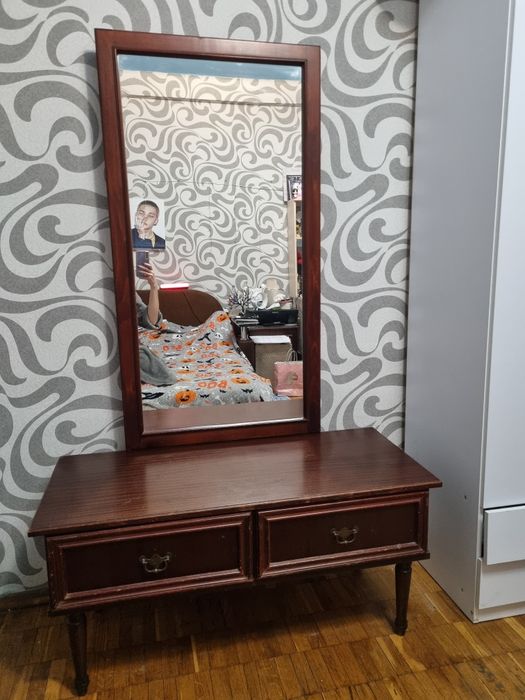 Вінтажне дерев'яне трюмо/туалетний столик із дзеркалом