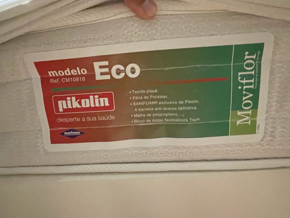 Cama, secretaria e mesa de cabeceira para venda