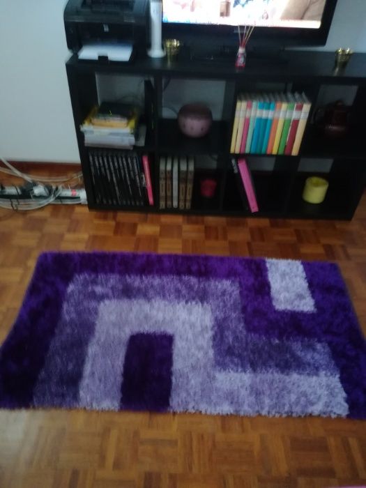 Tapete Roxo e Branco