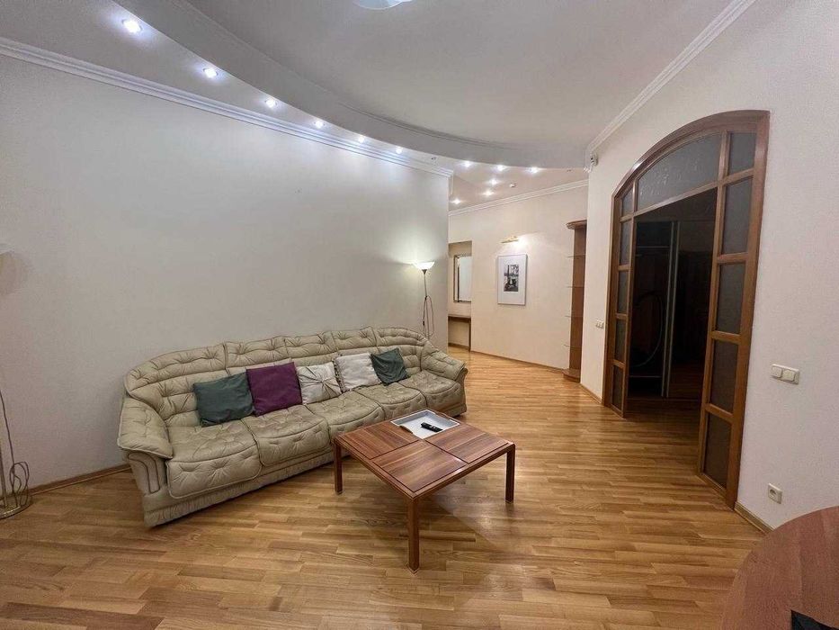 Продаж 2к.квартири 110м2  вул. Хрещатик 15, Пасаж