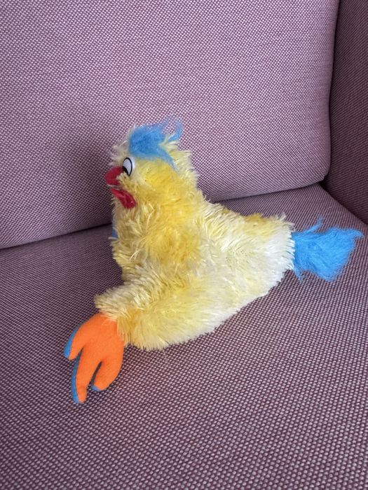 Kolorowy kurczak kurka maskotka wysokość 17cm.
