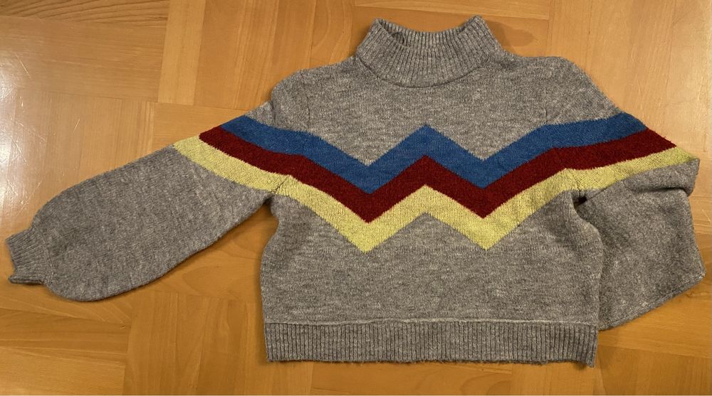 Sweter szary damski pół golf M ze wzorem