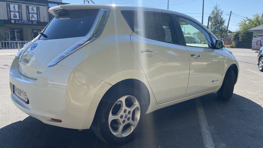 NISSAN LEAF 2012 рік