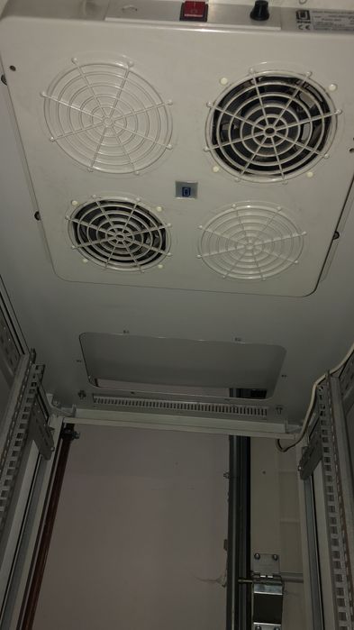 Szafa RACK stojąca 19" 42U 600x1000mm plus półki