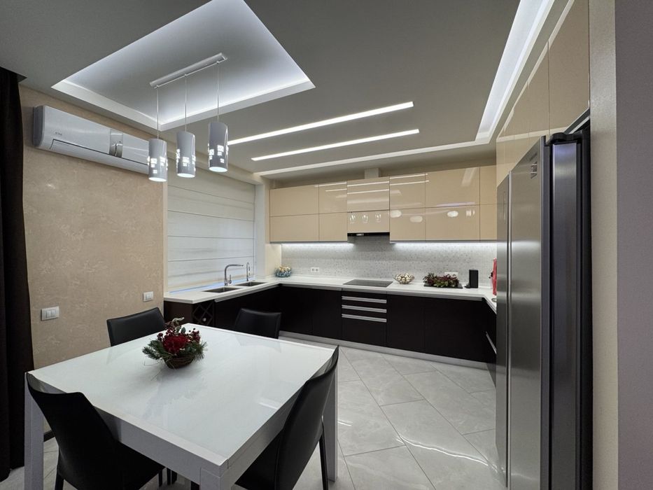 Продам 5 кімнатну квартиру. Лівий берег. Ремонт. Меблі. Техніка