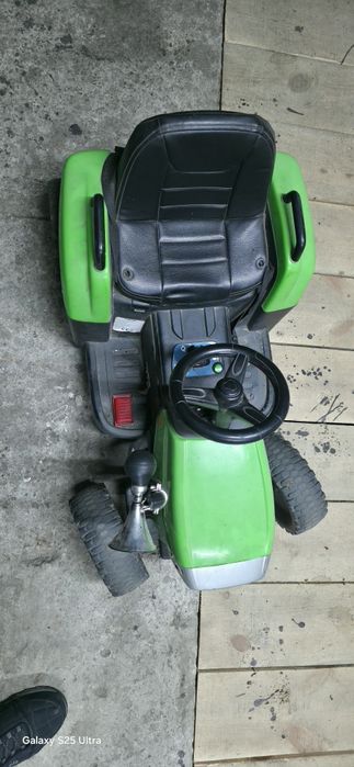 Дитячий трактор, транспорт.