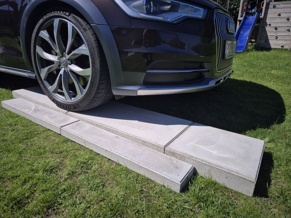 Płyty z betonu architektonicznego .