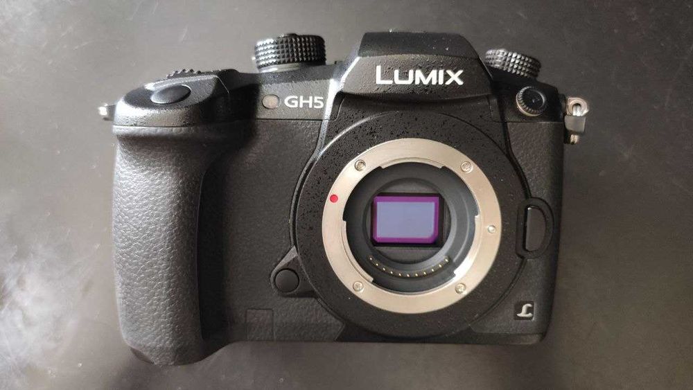 Panasonic Lumix DC-GH5 - Corpo + 2 baterias extra