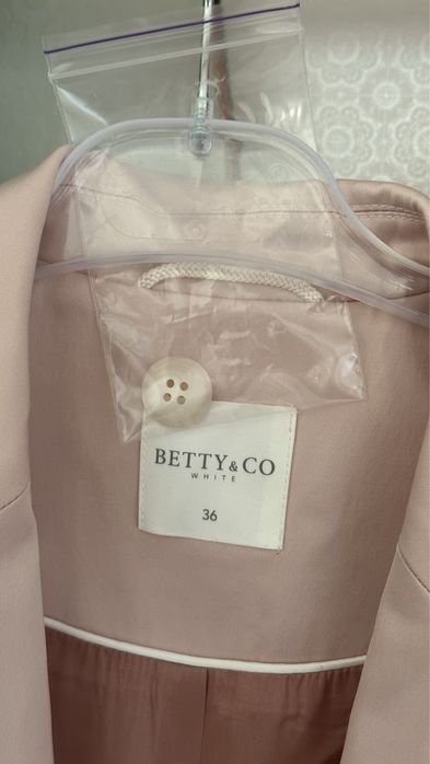 Жіночий костюм Betty&Co, офісний, піджак та брюки, оригінал