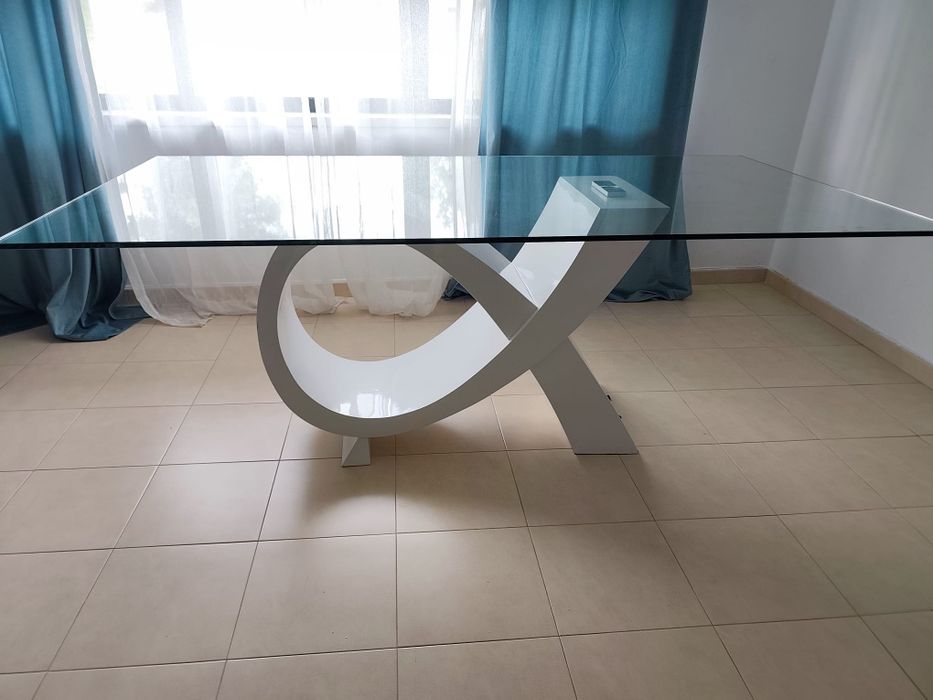 Mesa de jantar praticamente nova