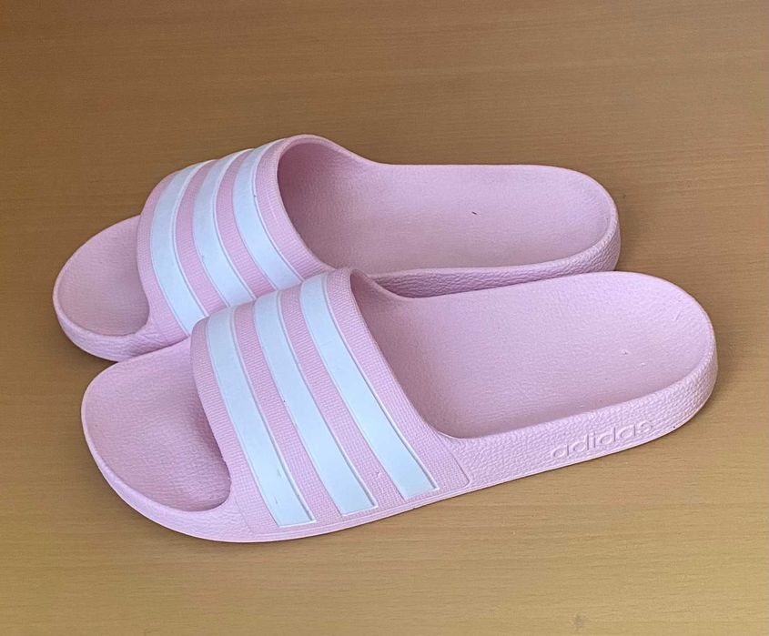 Adidas (34р) пудрово-рожеві шльопанці сланці