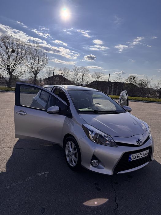 Продам Toyota Yaris Hybrid 2012 Максимальна комплектація