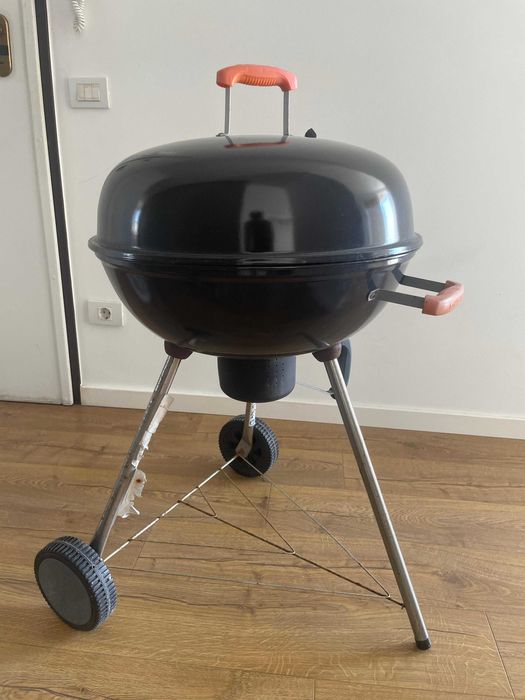 Churrasqueira a carvão com rodas e capa – grande (57 cm)