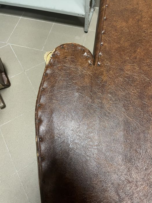 Sofás individuais em pele sintética