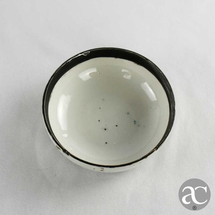 Caixa redonda em porcelana da China, com caracteres chineses, séc. XIX