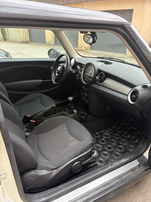 Mini cooper one .