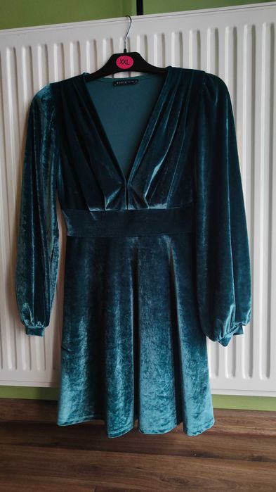 Welurowa sukienka mohito Xs