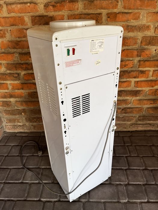 Кулер, діспенсер LAMB з холодильною камерою (2100грн)